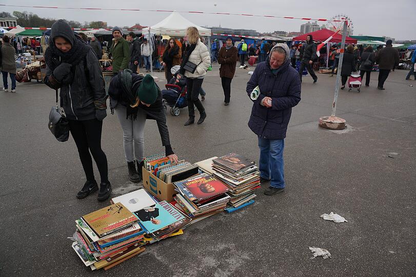 Die Bilder vom BRK Flohmarkt auf der Theresienwiese.