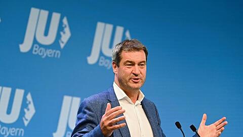 Markus Söder (CSU), Ministerpräsident von Bayern, hält eine Rede. Foto: Nicolas Armer