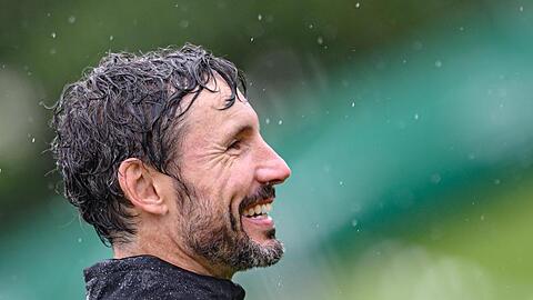 Voller Vorfreude auf die Champions League: Wolfsburgs Trainer Mark van Bommel.