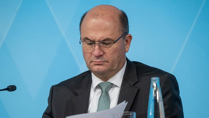 Der Job des bayerischen Finanzministers ist infolge der mauen Wirtschaftslage und eingebrochenen Steuereinnahmen derzeit definitiv nicht einfach. +(Archivbild)