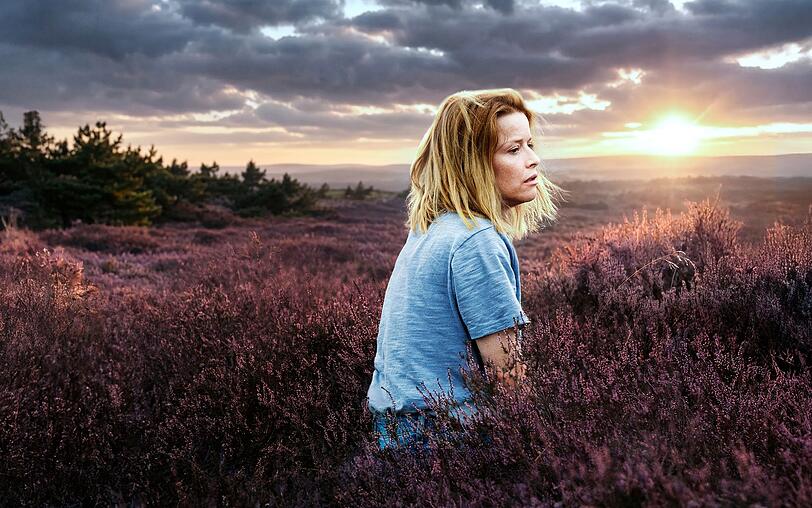 In ihrer Heimat in der Lüneburger Heide deckt Elodie (Karoline Herfurth) den Grund für ihre immer wiederkehrenden Albträume auf. In ihrer Heimat in der Lüneburger Heide deckt Elodie (Karoline Herfurth) den Grund für ihre immer wiederkehrenden Albträume auf.