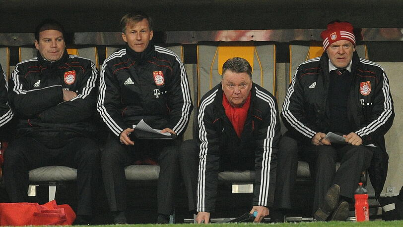Am Boden: Trainer Louis van Gaal und seine Bayern. Am Boden: Trainer Louis van Gaal und seine Bayern.