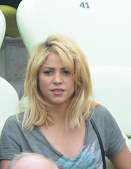 Über einen Sieg ihres Liebsten konnte sich Shakira allerdings nicht freuen - ganz im Gegenteil: Piqué machte beim 1:1-Remis gegen den Weltmeister von 2006 keine all zu gute Figur. Dennoch wird sie die Spanier auf deren Weg zur Titelverteidigung in Polen und der Ukraine wohl auch weiterhin tatkräftig unterstützen...