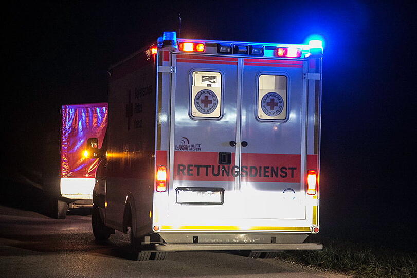 Bilder vom tragischen Unfall auf der Staatsstraße 2093 bei Offling/Altenmarkt.