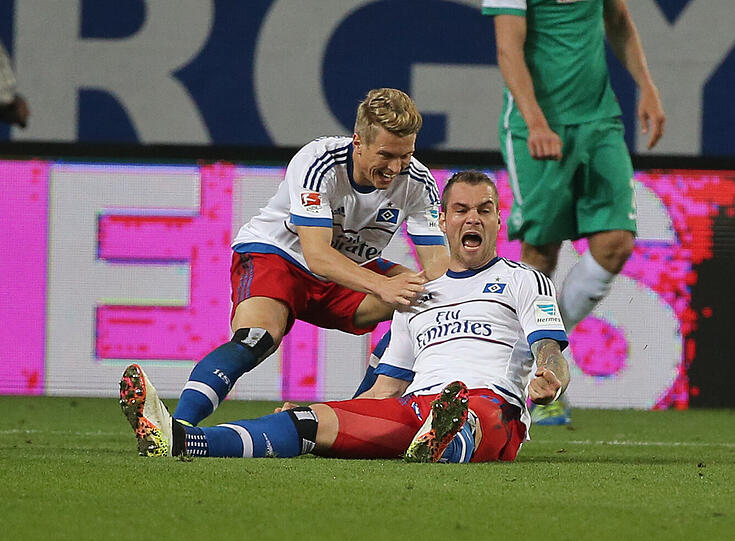 Lasogga traf vor 57 000 Zuschauern im ausverkauften Volksparkstadion in der 5. und 32. Minute.