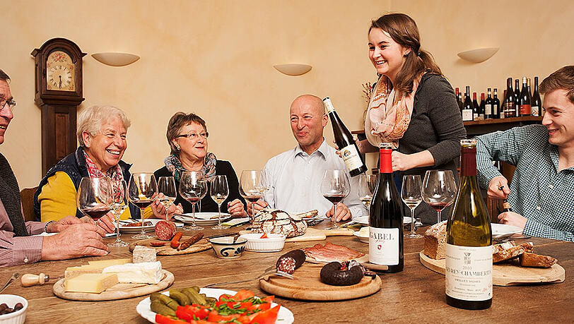 Bei Familie Gabel darf zum Essen eines nicht fehlen: der Wein. Bei Familie Gabel darf zum Essen eines nicht fehlen: der Wein.