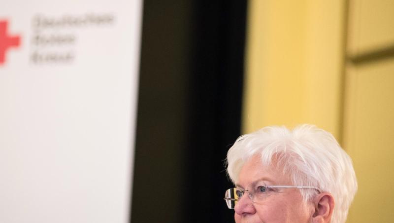 Die Präsidentin des Deutschen Roten Kreuzes (DRK) Gerda Hasselfeldt (CSU), sitzt in einem Hotel in Berlin. Foto: Silas Stein/Archiv Die Präsidentin des Deutschen Roten Kreuzes (DRK) Gerda Hasselfeldt (CSU), sitzt in einem Hotel in Berlin. Foto: Silas Stein/Archiv