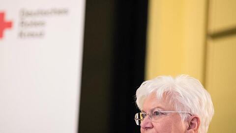 Die Präsidentin des Deutschen Roten Kreuzes (DRK) Gerda Hasselfeldt (CSU), sitzt in einem Hotel in Berlin. Foto: Silas Stein/Archiv