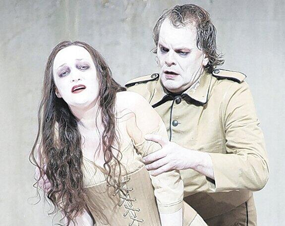 Wozzeck (Michael Wolle) und Marie (Michaela Schuster)