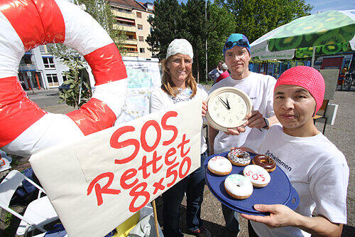 Für sie ist es 5 vor 12: Christian Obser (Mi.) und seine Mitstreiter von S.O.S. wollen das große Schwimmerbecken erhalten.