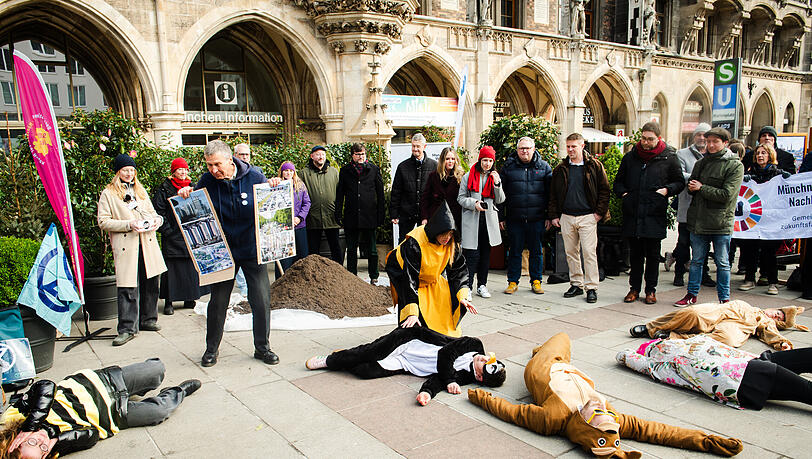Im Februar hat das B&uuml;ndnis "Stadt f&uuml;r Alle" auf dem Marienplatz ein "Die-In" inszeniert und seine Forderungen an die Stadtratsfraktionen &uuml;bergeben. Wie viele davon finden sich im Mango-Koalitionsvertrag wieder?