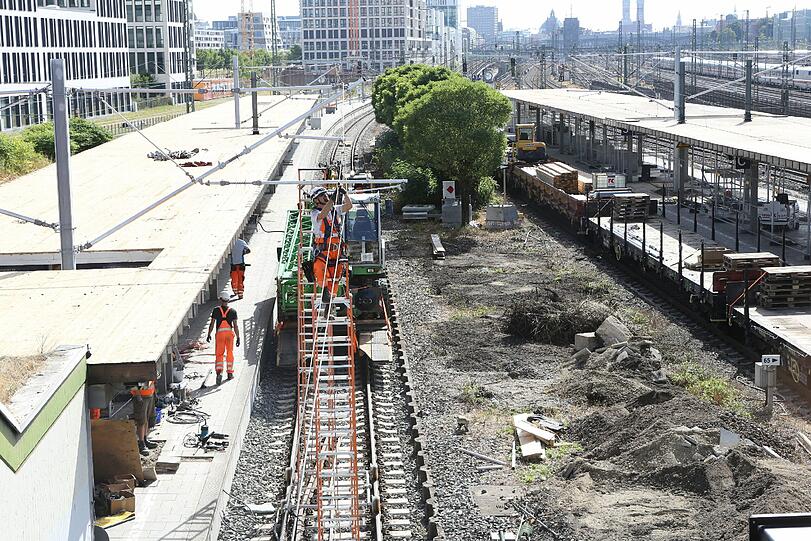 Bauarbeiten auf der Stammstrecke: Wer am Wochenende mitten in München die S-Bahn nehmen will, schaut in die Röhre. Die Bahn baut um. Wir haben uns auf der großen Baustelle mal ein Bild gemacht. Hier gibt's die Fotos...