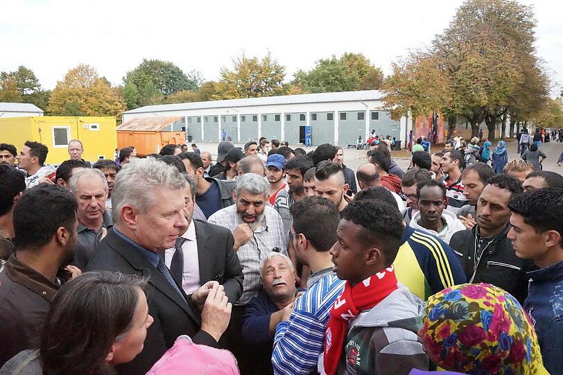 Sehen Sie hier weitere Bilder vom Besuch in der Bayernkaserne.