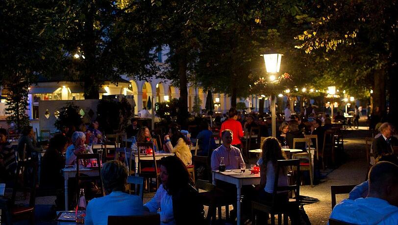 In den Sommermonaten soll es den künftig möglich sein, ihre Gäste bis 24 Uhr zu bedienen. In den Sommermonaten soll es den künftig möglich sein, ihre Gäste bis 24 Uhr zu bedienen.
