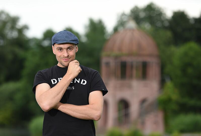 Max Mutzke im Japanischen Garten in Freiburg.