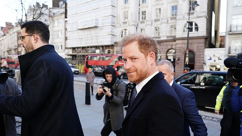 Prinz Harry vor der Anhörung vor dem Royal Courts Of Justice in London.