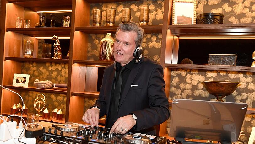Beste Stimmung - das ist sein Geschäft: John Jürgens als DJ John Munich bei einem Fest in Kitzbühel Ende Januar.