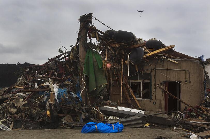 Japan: Erdbeben, Tsunami, Angst vor Atom-Gau - ein Land liegt in Trümmern. Die Bilder