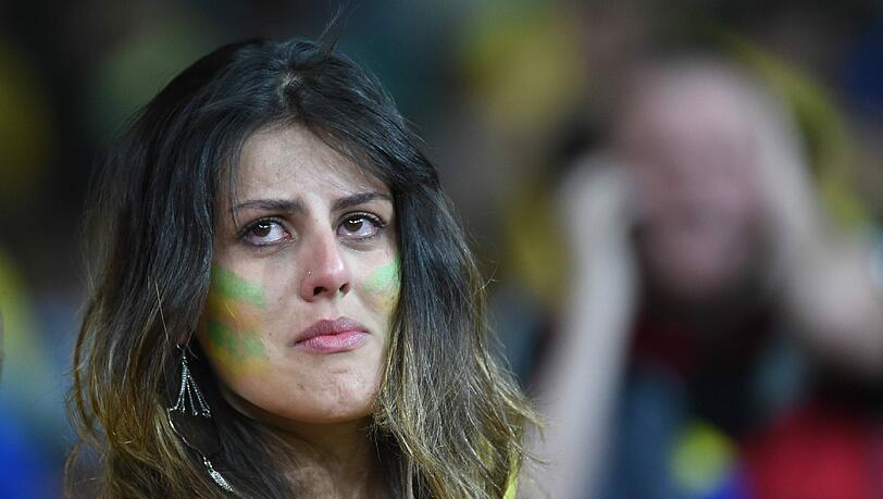 Die brasilianischen Fans konnten es nicht fassen. Ergreifende Szenen der Trauer. Die Bilder. Die brasilianischen Fans konnten es nicht fassen. Ergreifende Szenen der Trauer. Die Bilder.