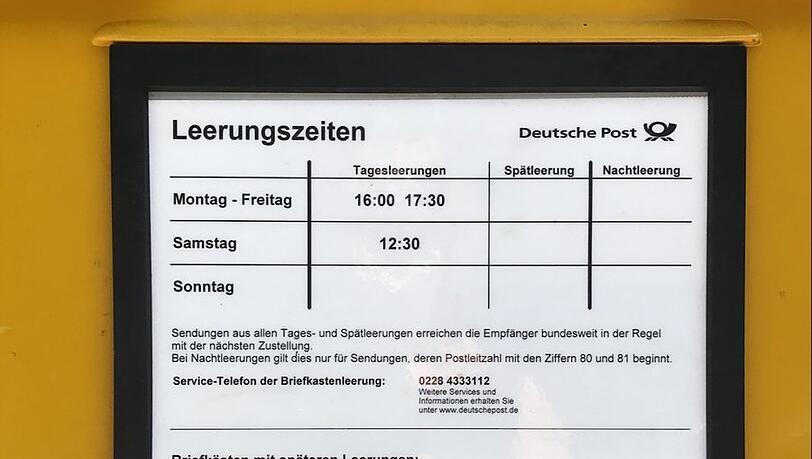 Ein Briefkasten in Schwabing. Hier wird künftig früher geleert – und nach Germering verwiesen.