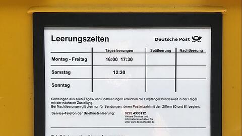Ein Briefkasten in Schwabing. Hier wird künftig früher geleert – und nach Germering verwiesen.