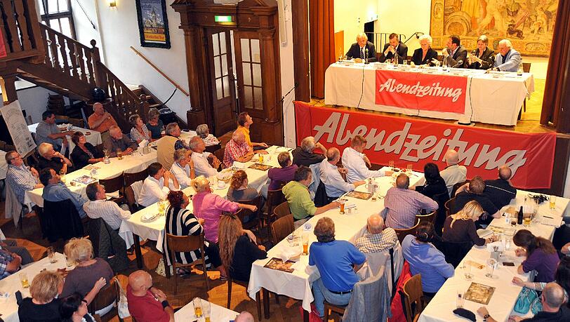 Volles Haus: Im Grünen Saal des Augustiners verfolgen rund 200 Zuschauer die Diskussion auf dem Podium. Viele melden sich anschließend selbst zu Wort. Volles Haus: Im Grünen Saal des Augustiners verfolgen rund 200 Zuschauer die Diskussion auf dem Podium. Viele melden sich anschließend selbst zu Wort.