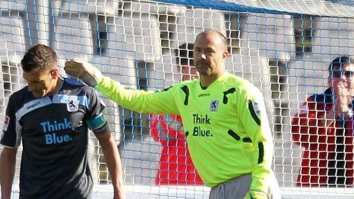Enttäuschte Gesichter bei den Löwen: Guillermo Vallori (l.)und Gabor Kiraly. Enttäuschte Gesichter bei den Löwen: Guillermo Vallori (l.)und Gabor Kiraly.