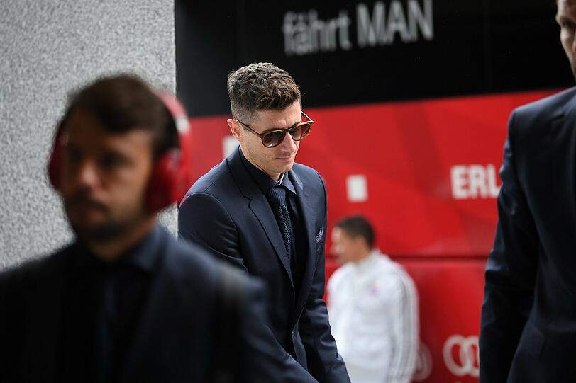 Die Stars des FC Bayern sind in Madrid angekommen! Jetzt gilt es den Fokus auf die Partie gegen Real Madrid zu richten. Die Bilder der Ankunft.