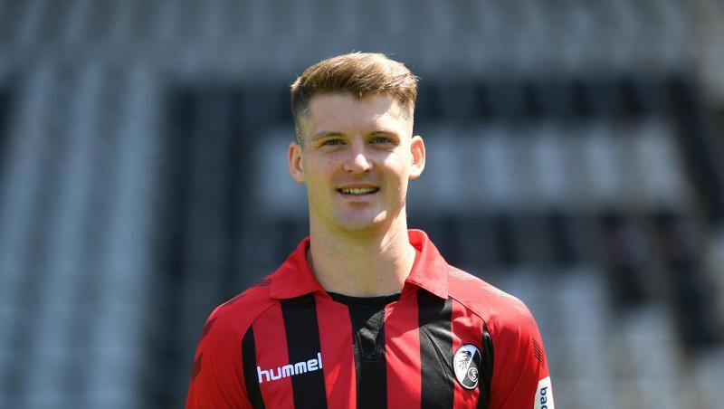 Lukas Kübler beim offiziellen Fotoshooting vom SC Freiburg.