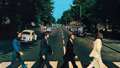 Das Original: John, Ringo, Paul und George (v.r.) überqueren die Abbey Road. Das Cover löste viele Spekulationen um einen angeblichen Tod von Paul McCartney aus. Das Original: John, Ringo, Paul und George (v.r.) überqueren die Abbey Road. Das Cover löste viele Spekulationen um einen angeblichen Tod von Paul McCartney aus.