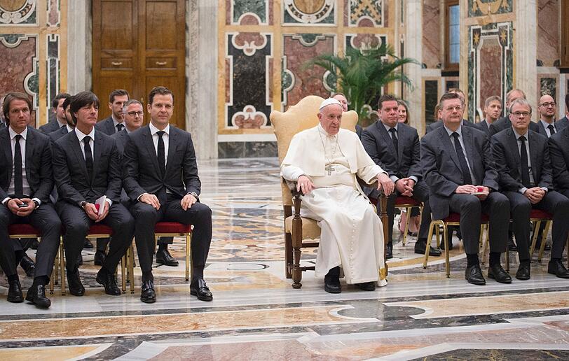 Die deutsche Nationalmannschaft bei der Privataudienz bei Papst Franziskus im Vatikan.