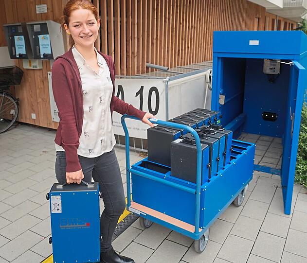"Schnell mal Tanken", heißt: acht leere Batterien austauschen.