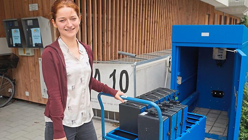 "Schnell mal Tanken", heißt: acht leere Batterien austauschen. "Schnell mal Tanken", heißt: acht leere Batterien austauschen.