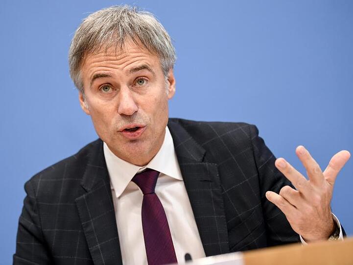 Achim Berg, Präsident Bitkom, spricht bei einer Pressekonferenz.