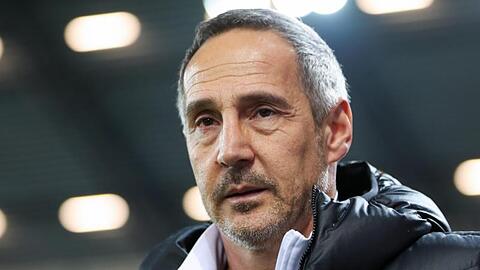 Muss Eintracht Frankfurt wieder auf Kurs bringen: Trainer Adi Hütter.