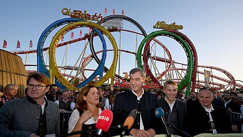 "Olympia Looping" zur Feier des wichtigen Schritts zu Olympiastadt.