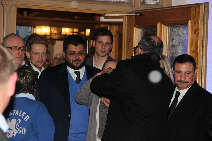 Der Andrang war groß - Investor Hasan Ismaik war nach Rudelzhausen gekommen, um Einiges loszuwerden.