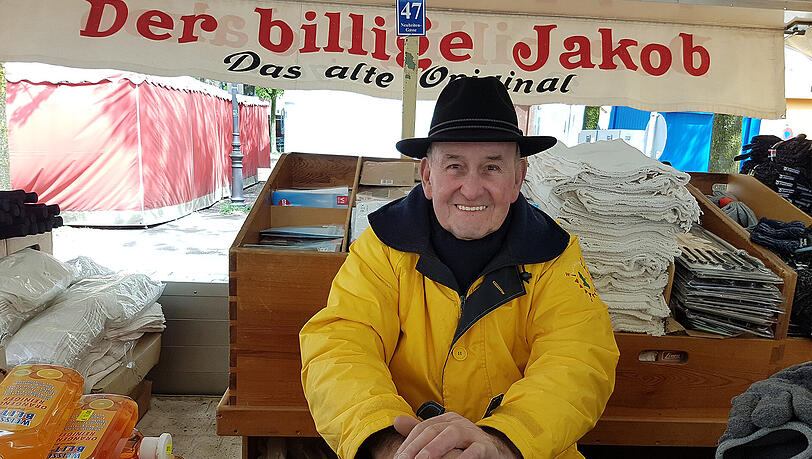 Georg S. Huber (85), der Billige Jakob, ist seit 70 Jahren auf der Auer Dult. Georg S. Huber (85), der Billige Jakob, ist seit 70 Jahren auf der Auer Dult.