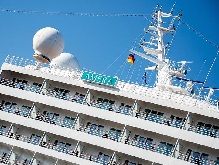 Das Kreuzfahrtschiff "Amera" des Reiseveranstalters Phoenix Reisen. Foto: Hauke-Christian Dittrich/dpa/Archivbild