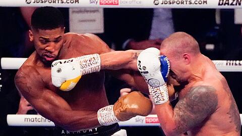 "Joshua weiß, dass er eher ein Glaskinn hat": Laut AZ-Experte Sven Ottke haben die Treffer bei Anthony Joshua Wirkung hinterlassen. Er stuft Oleksandr Usyk als den besseren Boxer ein.