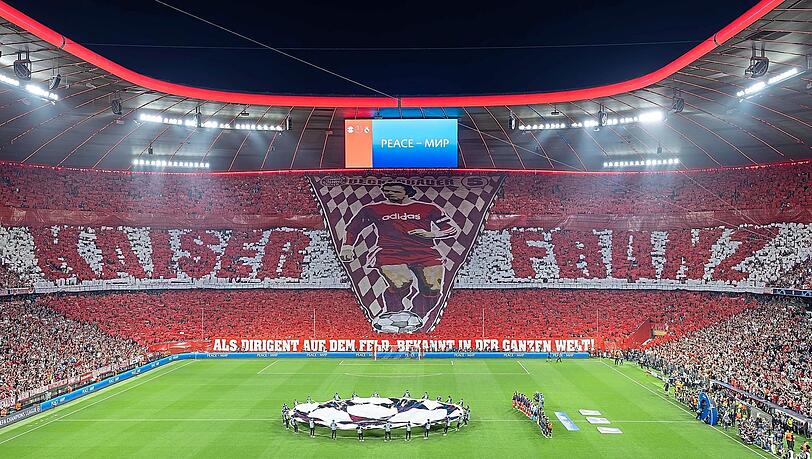 Beeindruckende Choreographie der Bayern-Fans vor dem Spiel gegen Real Madrid. Beeindruckende Choreographie der Bayern-Fans vor dem Spiel gegen Real Madrid.