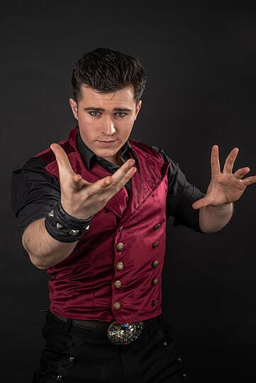 Der Zauberer Alfredo Lorenzo l&auml;sst am liebsten Damen verschwinden.