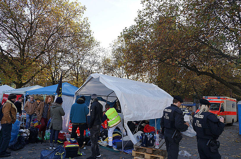 Bilder vom Freitag: Das Flüchtlingslager am Sendlinger Tor.