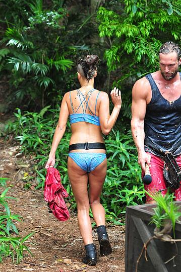 Gisele holt vier Sterne, während Bastian keine einzige Essensration greifen kann.