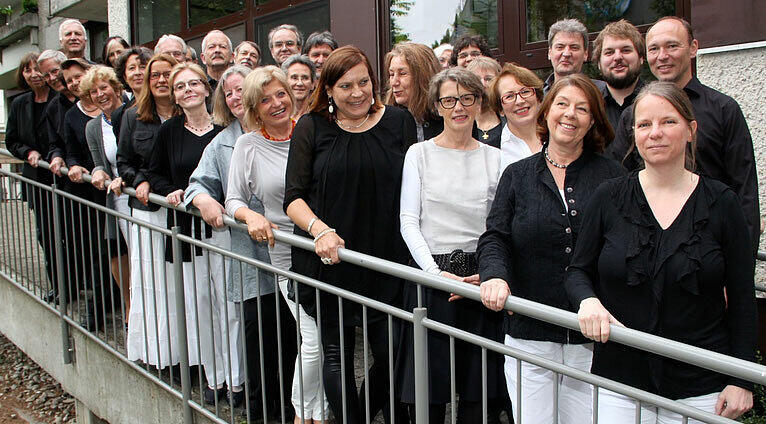 Ein stattliches Ensemble: &bdquo;The AmazSingers&ldquo; aus Pasing.
