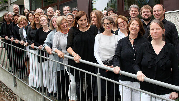 Ein stattliches Ensemble: „The AmazSingers“ aus Pasing. Ein stattliches Ensemble: „The AmazSingers“ aus Pasing.