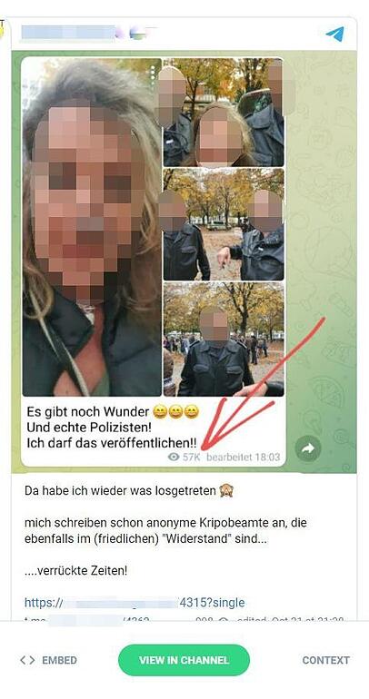Telegram-Kanal der Impfgegnerin. "Wir sind schon per du" mit den Polizisten, behauptet sie im Video. Telegram-Kanal der Impfgegnerin. "Wir sind schon per du" mit den Polizisten, behauptet sie im Video.