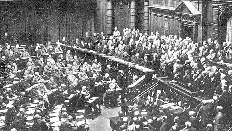 1926 sind bereits zwölf Parteien im Reichstag vertreten. Zwei Jahre später sitzen dort noch mal drei mehr. 1926 sind bereits zwölf Parteien im Reichstag vertreten. Zwei Jahre später sitzen dort noch mal drei mehr.
