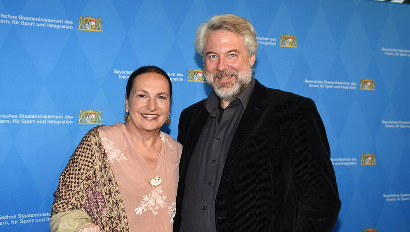 Ursula Maria Burkhart und Dieter Fischer beim Bayerischen Engagiertpreis 2024. Ursula Maria Burkhart und Dieter Fischer beim Bayerischen Engagiertpreis 2024.