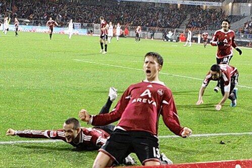 Überragte gegen Köln: Cluberer Jens Hegeler tarf einmal selbst, bereitete das 3:1 perfekt vor.